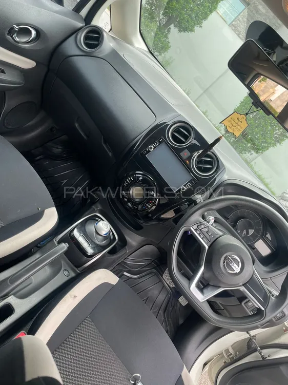 Nissan Note 2017 for Sale in Lahore Nissan Note 2017 for Sale in Lahore Image-12