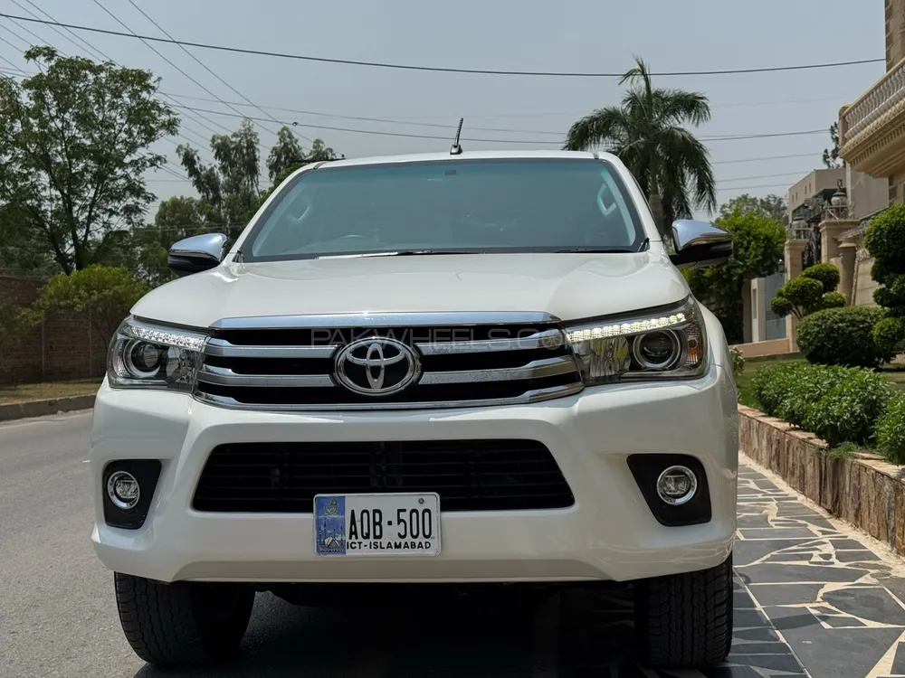 Toyota Hilux 2020 for Sale in Peshawar Image-1