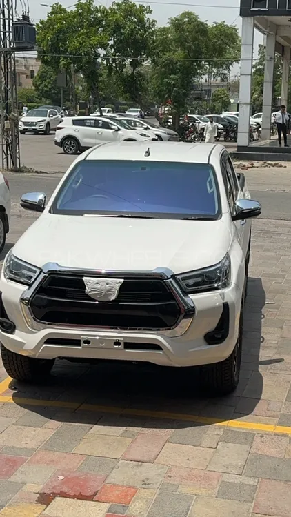 Toyota Hilux 2025 for Sale in Lahore Image-1