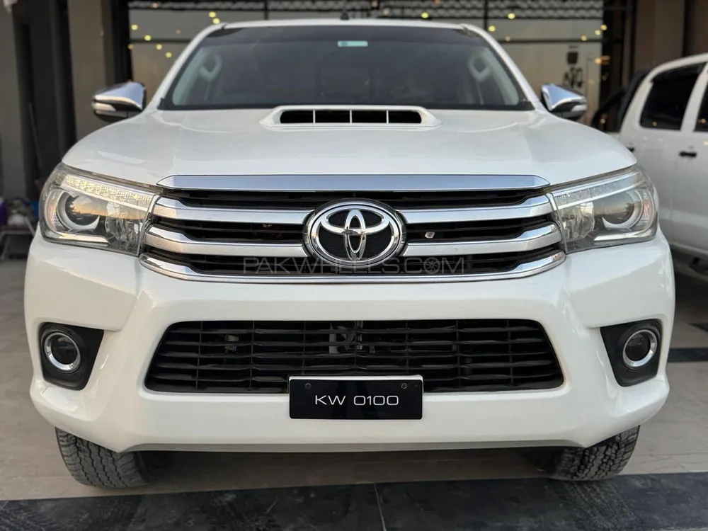 Toyota Hilux 2016 for Sale in Islamabad Image-1