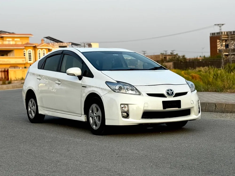 Toyota Prius 2011 for Sale in Mardan Image-1