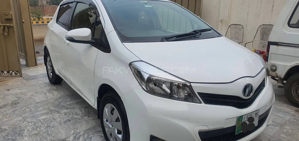 Toyota Vitz 2012 for Sale in Lahore Image-1
