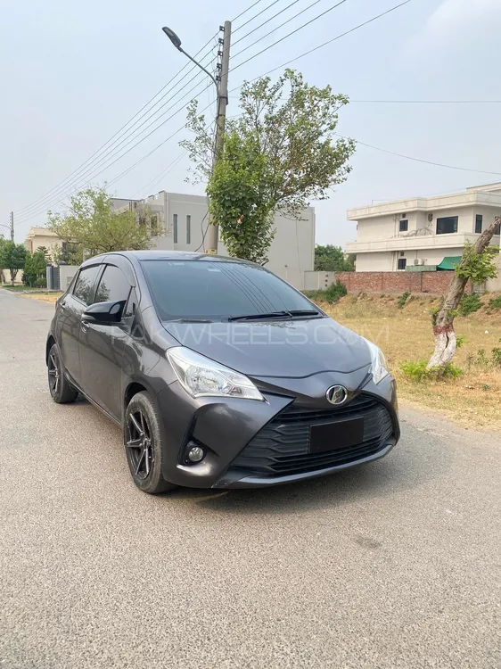 Toyota Vitz 2017 for Sale in Gujranwala Image-1