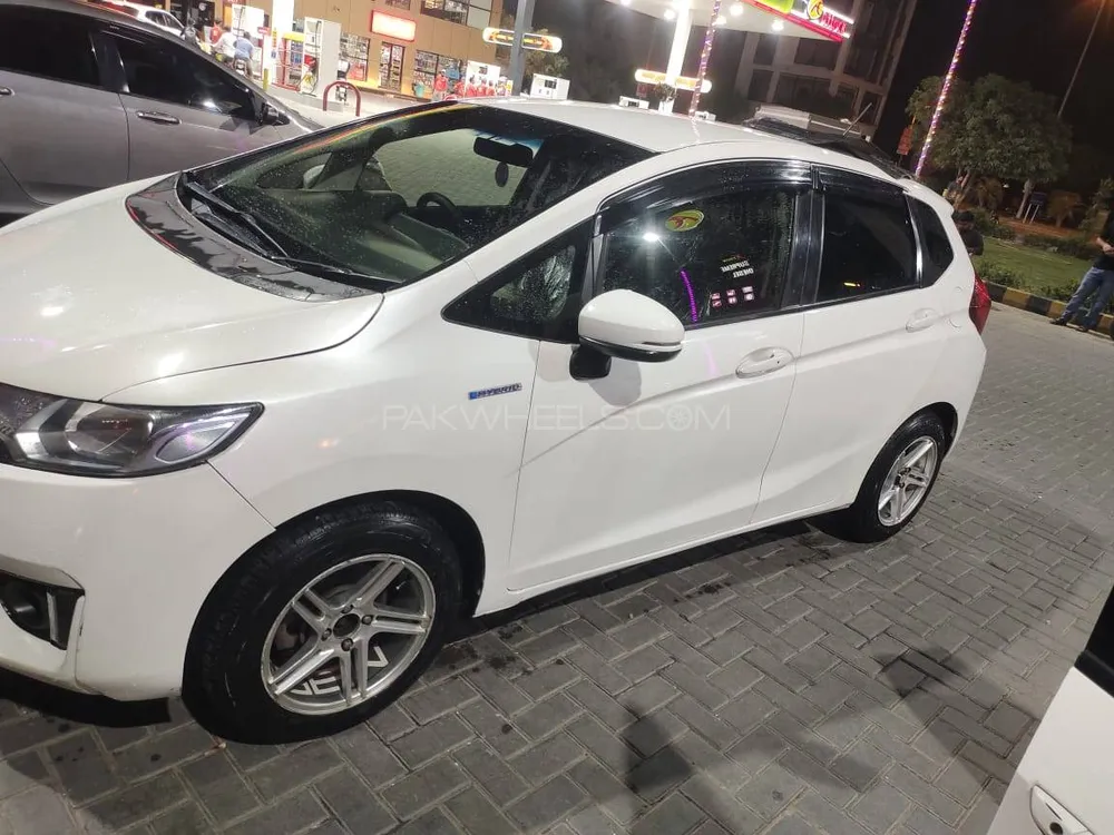 Honda Fit 2017 for Sale in Lahore Image-1