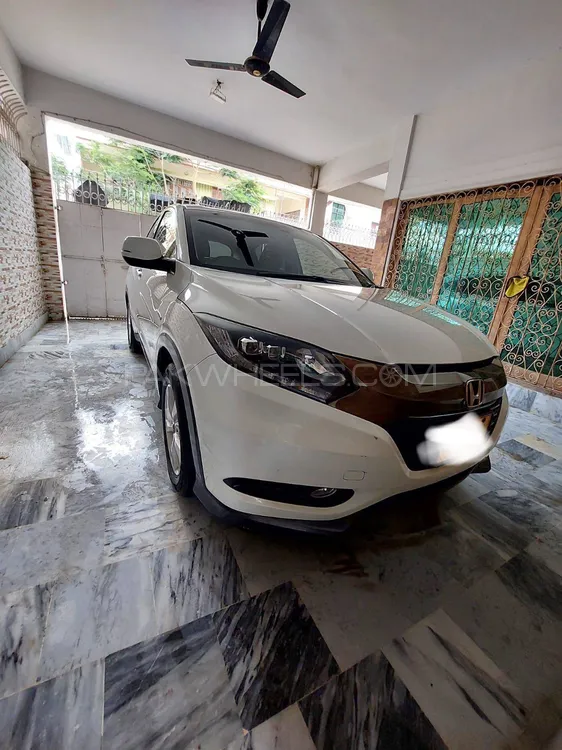 Honda Vezel 2016 for Sale in Karachi Image-1
