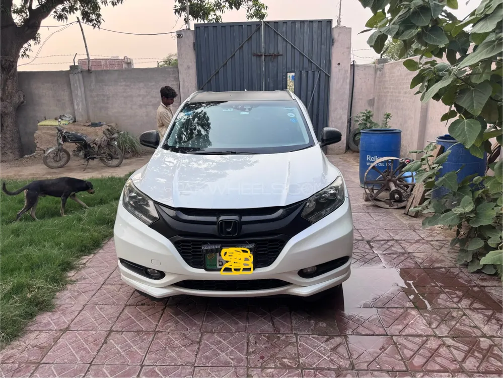 Honda Vezel 2015 for Sale in Lahore Image-1