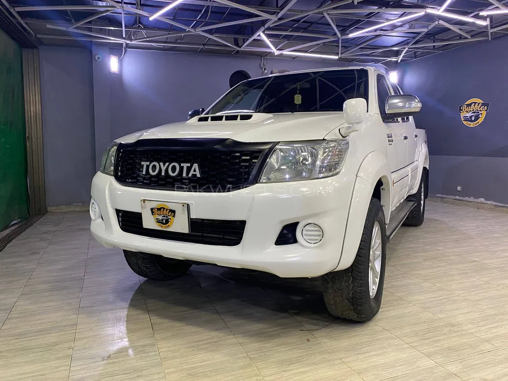 Toyota Hilux 2013 for Sale in Karachi Image-1