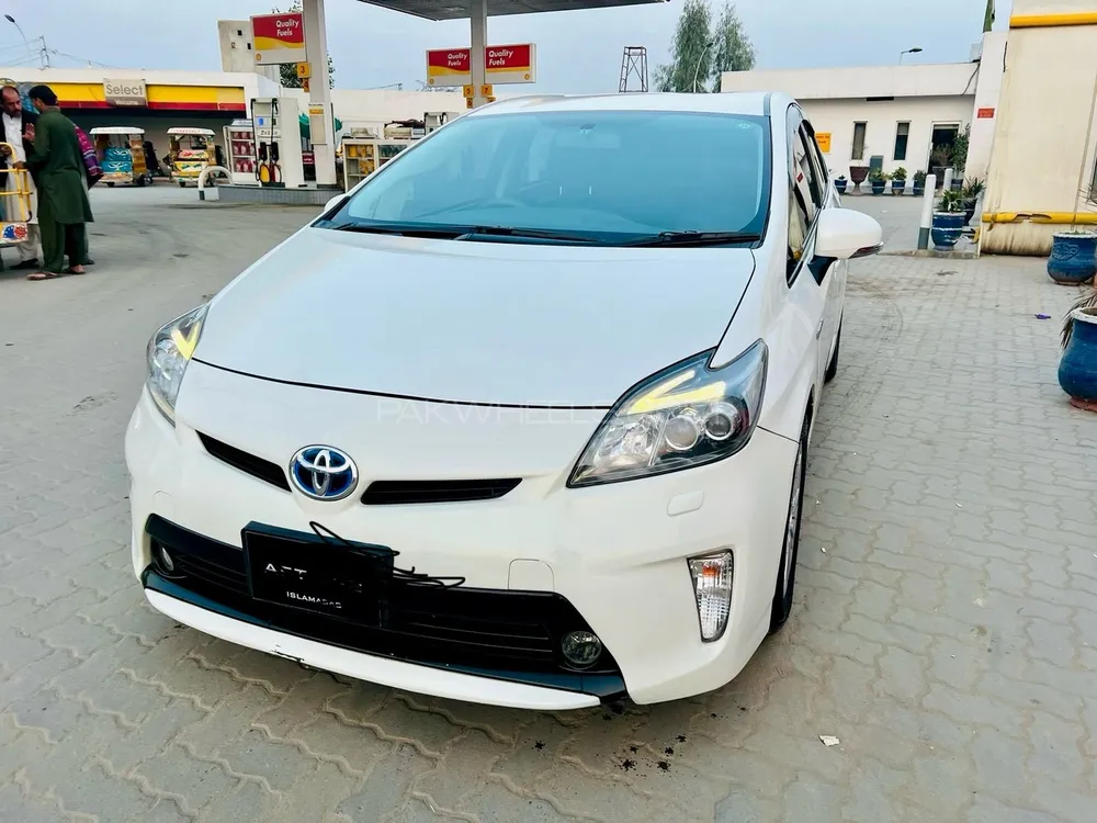 Toyota Prius 2015 for Sale in Islamabad Image-1