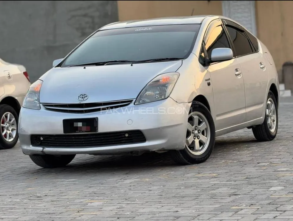 Toyota Prius 2005 for Sale in Lahore Image-1