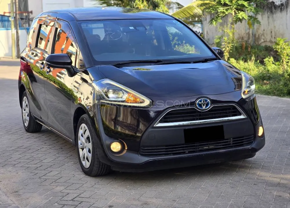 Toyota Sienta 2017 for Sale in Karachi Image-1