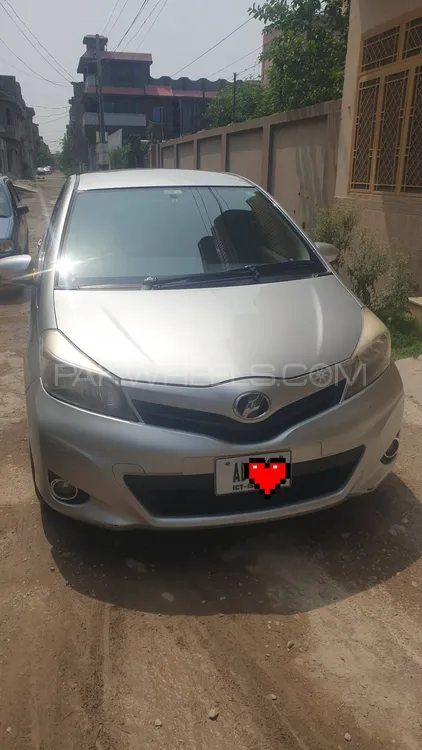 Toyota Vitz 2013 for Sale in Peshawar Image-1