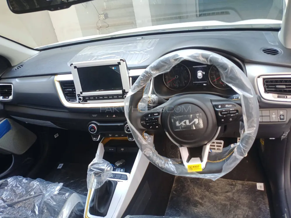 KIA Stonic 2025 for Sale in Lahore KIA Stonic 2025 for Sale in Lahore Image-5