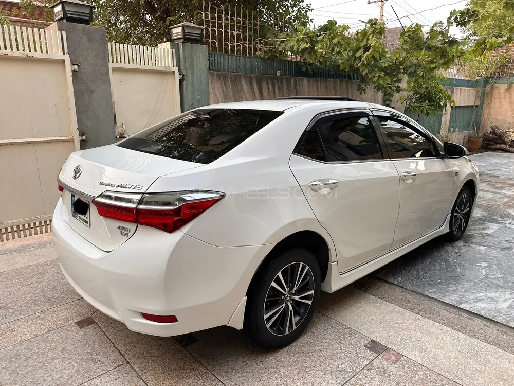 Toyota Corolla 2017 for Sale in Peshawar Image-1