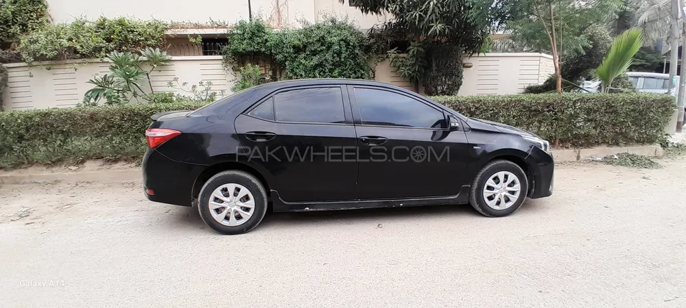 Toyota Corolla 2015 for Sale in Karachi Image-1