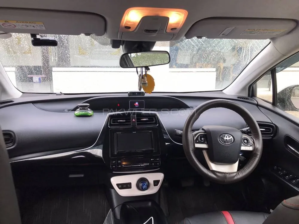 Toyota Prius 2018 for Sale in Lahore Image-1