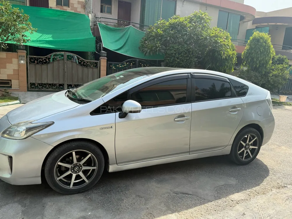 Toyota Prius 2015 for Sale in Lahore Image-1