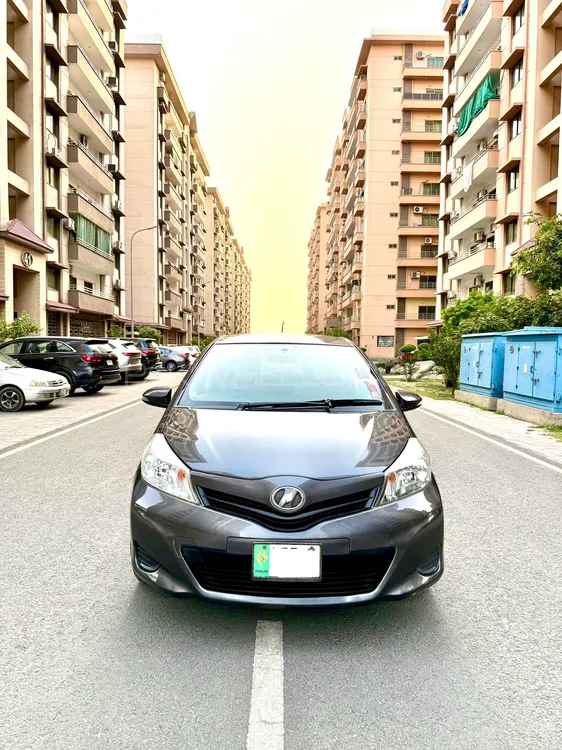 Toyota Vitz 2011 for Sale in Lahore Image-1