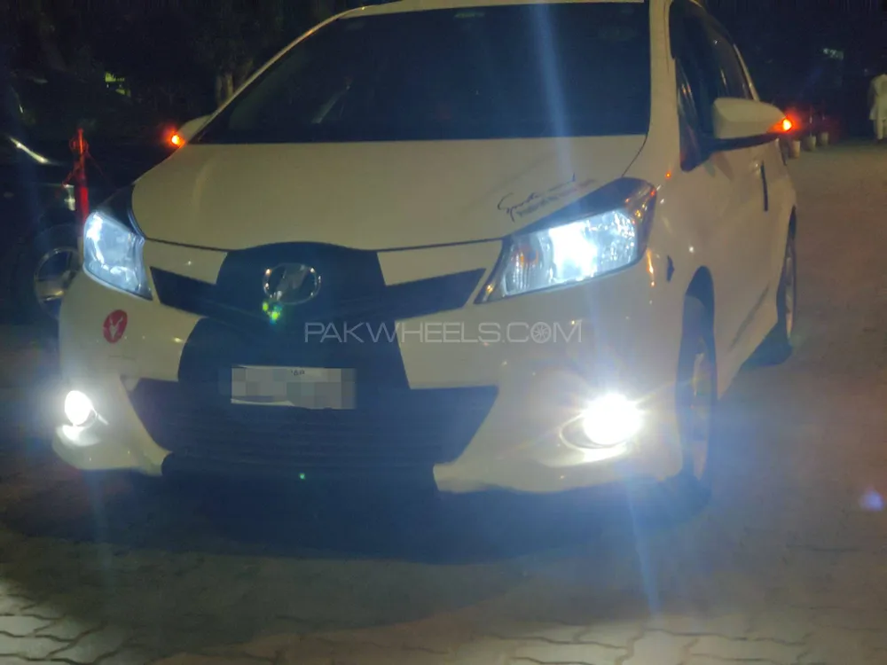 Toyota Vitz 2014 for Sale in Lahore Image-1