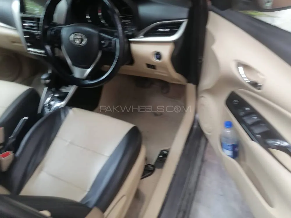 Toyota Yaris Sedan 2021 for Sale in Karachi Image-1