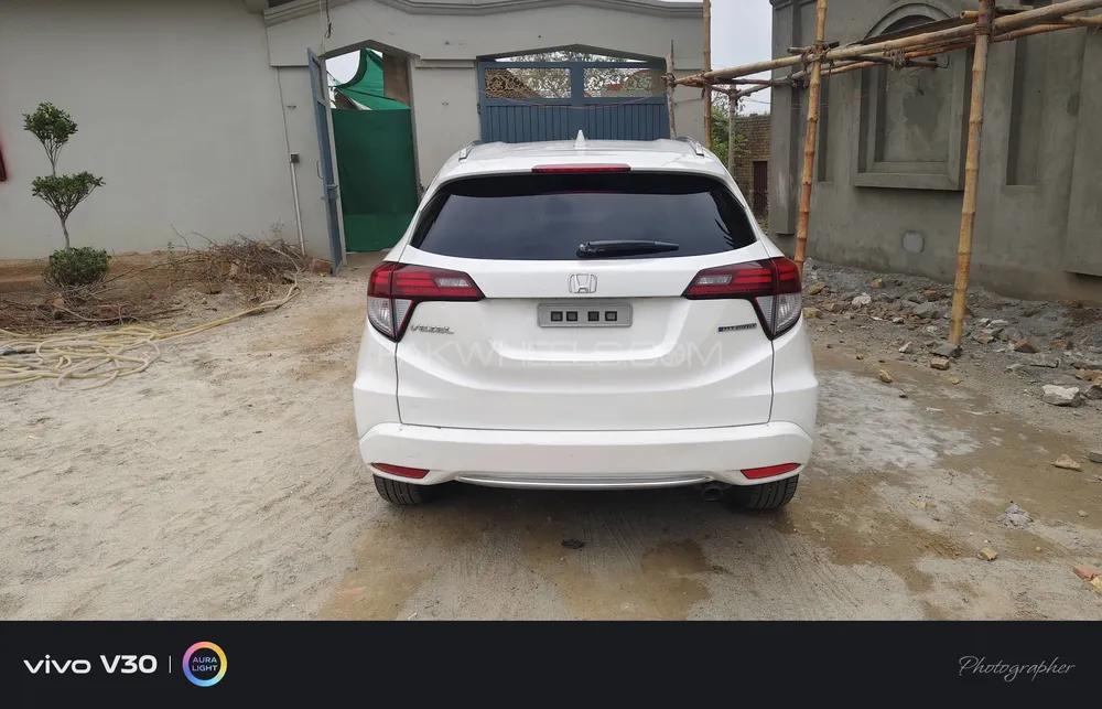 Honda Vezel 2015 for Sale in Islamabad Image-1