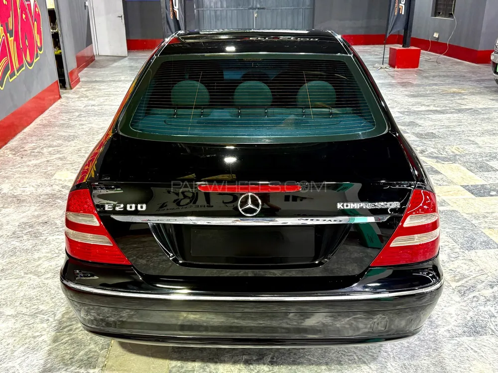 Mercedes Benz E Class 2005 for Sale in Lahore Image-1