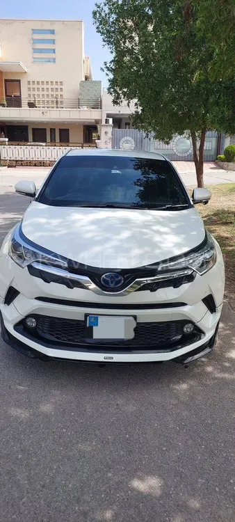 Toyota C-HR 2017 for Sale in Islamabad Image-1
