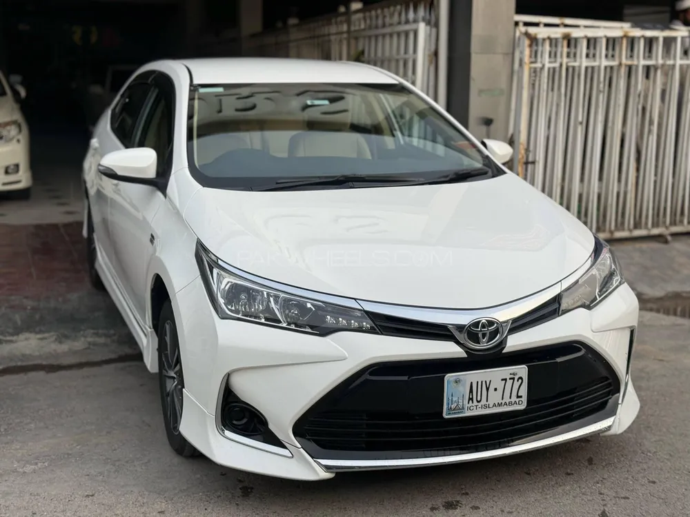 Toyota Corolla 2021 for Sale in Peshawar Image-1