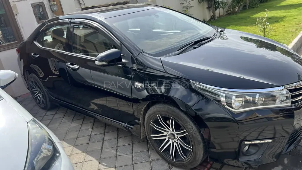 Toyota Corolla 2015 for Sale in Karachi Image-1