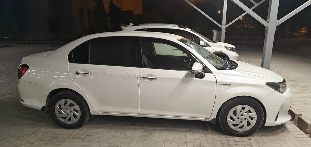 Toyota Corolla Axio 2017 for Sale in Karachi Image-1