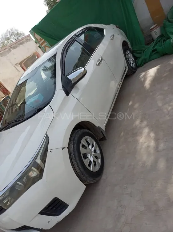 Toyota Corolla 2015 for Sale in Karachi Image-1