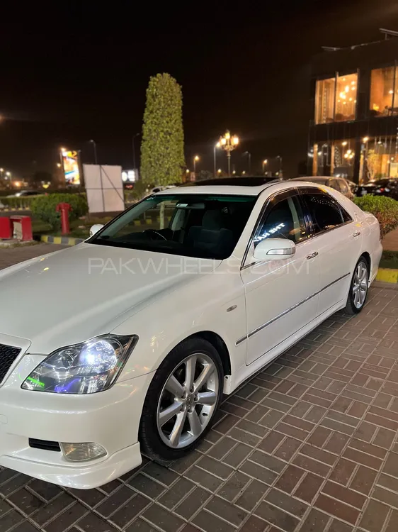 Toyota Crown 2004 for Sale in Multan Image-1