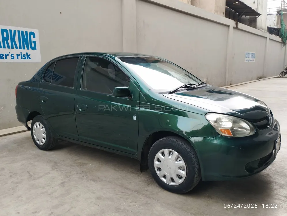 Toyota Platz 2002 for Sale in Karachi Image-1