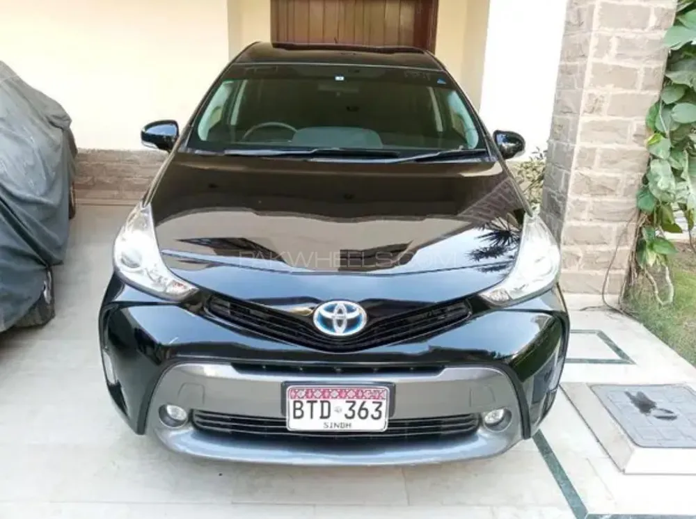 Toyota Prius Alpha 2021 for Sale in Karachi Image-1