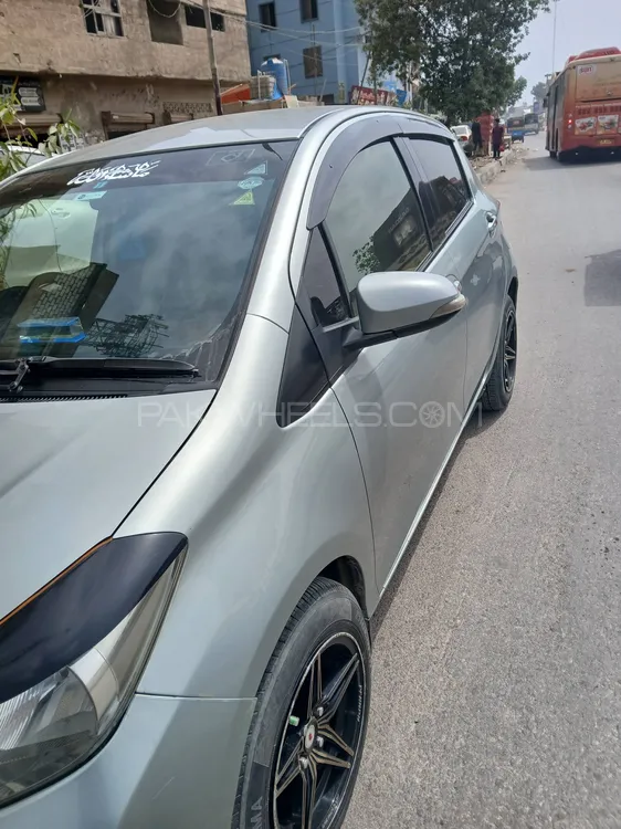 Toyota Vitz 2012 for Sale in Karachi Image-1