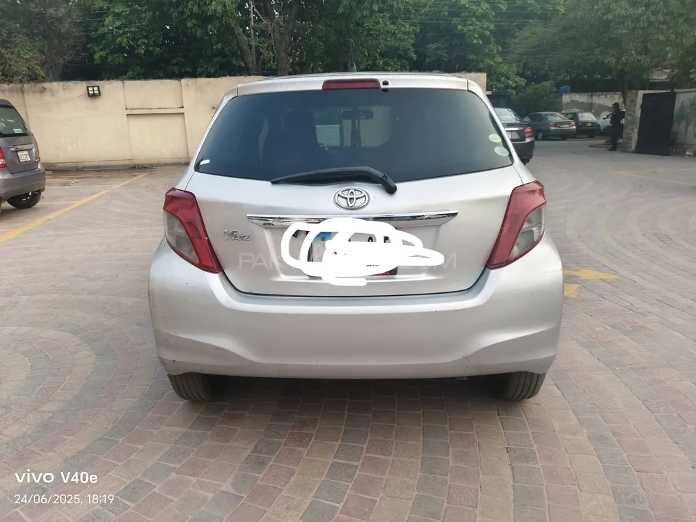 Toyota Vitz 2013 for Sale in Lahore Image-1