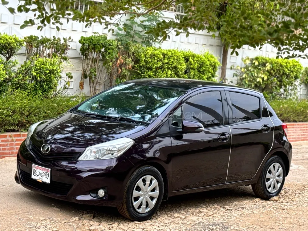Toyota Vitz 2013 for Sale in Karachi Image-1