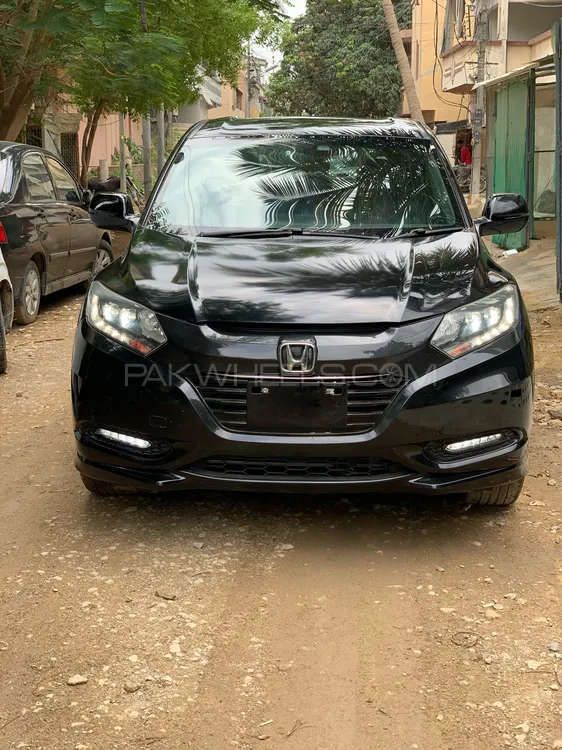 Honda Vezel 2017 for Sale in Karachi Image-1