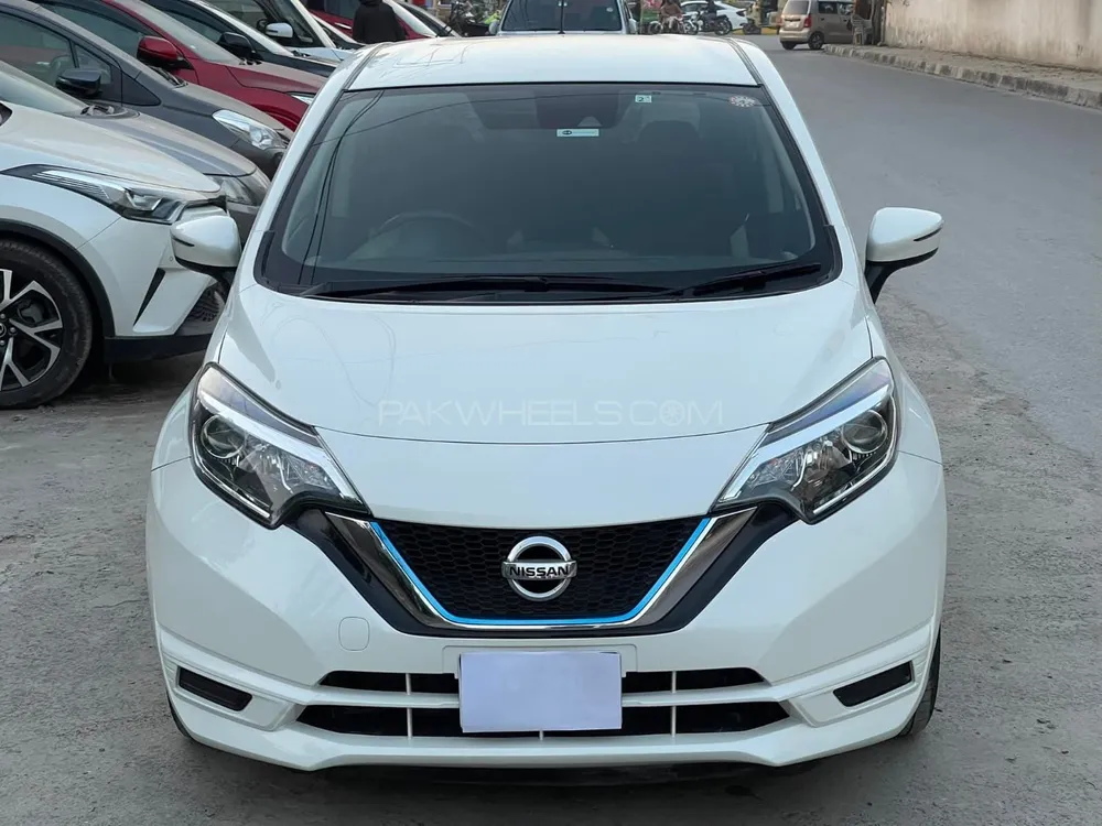 Nissan Note 2018 for Sale in Faisalabad Nissan Note 2018 for Sale in Faisalabad Image-2