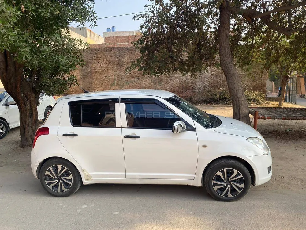 Suzuki Swift 2011 for Sale in Faisalabad Image-1