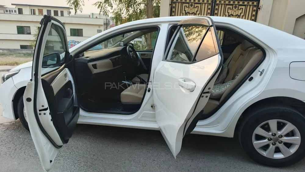 Toyota Corolla 2016 for Sale in Islamabad Image-1