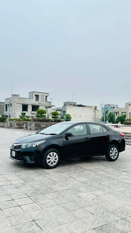 Toyota Corolla 2015 for Sale in Lahore Image-1