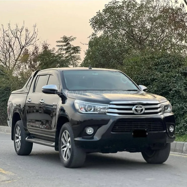 Toyota Hilux 2021 for Sale in Islamabad Image-1