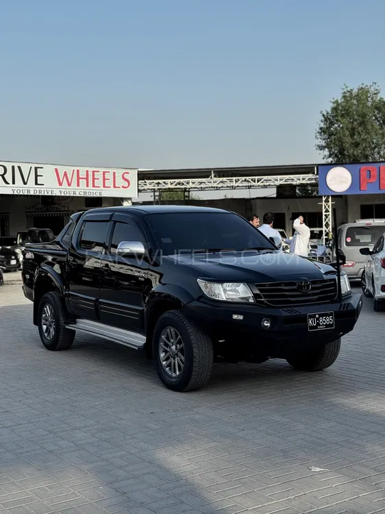 Toyota Hilux 2016 for Sale in Peshawar Image-1