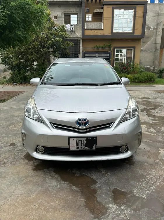 Toyota Prius Alpha 2016 for Sale in Lahore Image-1