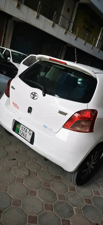 Toyota Vitz 2005 for Sale in Sialkot Image-1