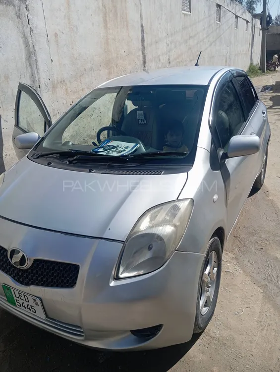 Toyota Vitz 2005 for Sale in Mardan Image-1