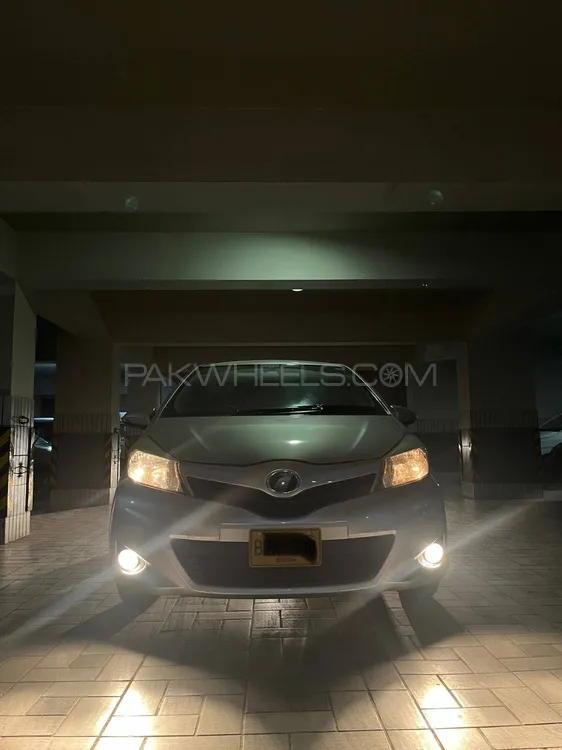 Toyota Vitz 2012 for Sale in Karachi Image-1