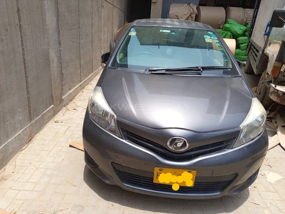 Toyota Vitz 2014 for Sale in Karachi Image-1
