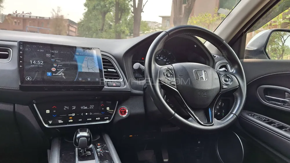 Honda Vezel 2021 for Sale in Islamabad Image-1
