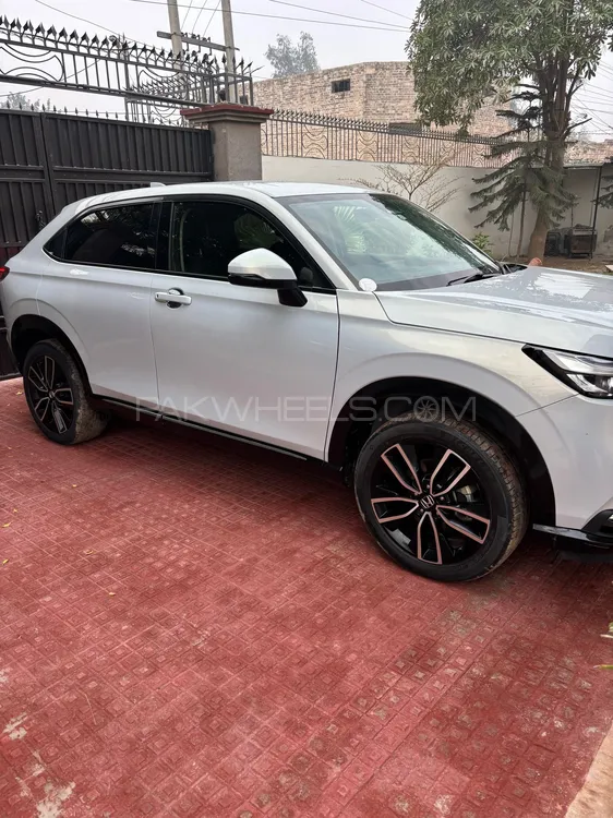 Honda Vezel 2021 for Sale in Multan Image-1